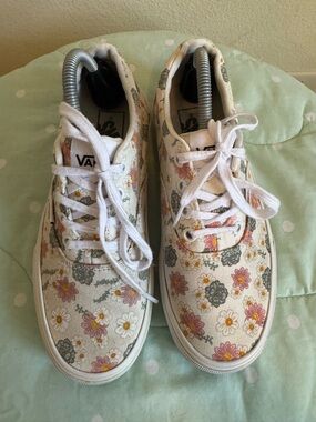 Vans Cream Canvas Slip-On Sneakers with Floral Print Womens size 6.5